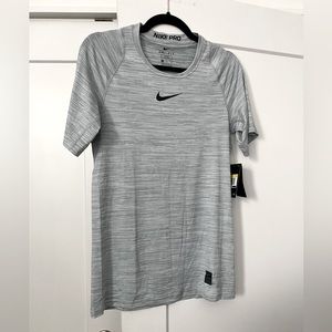 NWT Men’s Nike Pro DRI-Fit Fitted T Shirt, Small